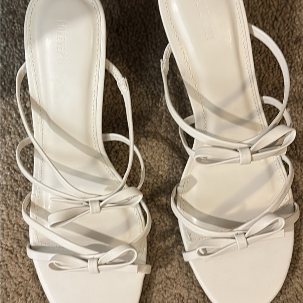 SOLD!!!! BRAND NEW Forever 21 Off White Bow Kitten Heels